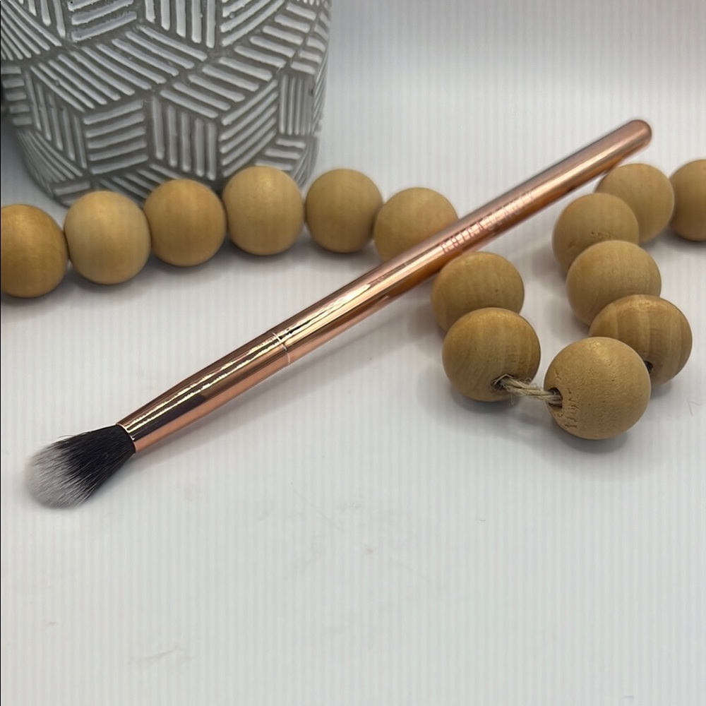 Chica Beauty Rose Gold Makeup Eyeshadow Blender Brush